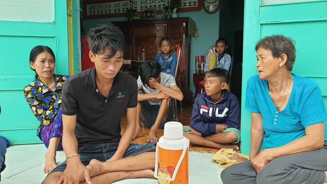 Ninh Thuận: Sóng đánh chìm tàu cá, 5 thuyền viên mất tích ảnh 1