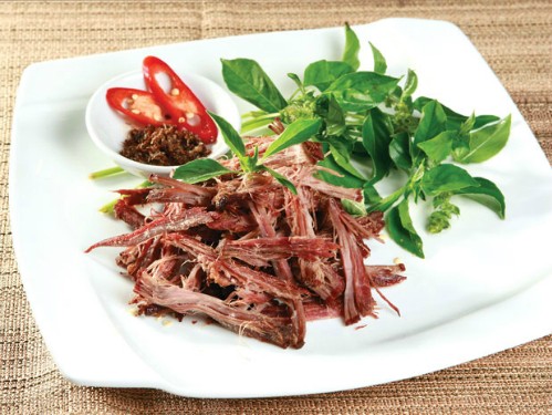 Bò một nắng chấm muối kiến vàng là thương hiệu ở vùng nào?