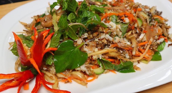 Món nộm trứng kiến vàng nổi tiếng ở vùng nào?