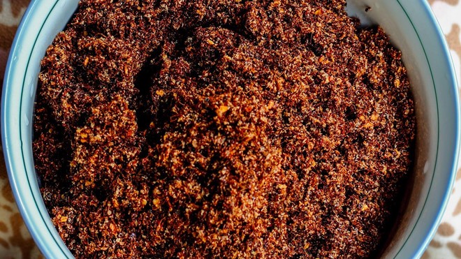 Đâu là vị đặc trưng của muối kiến vàng?