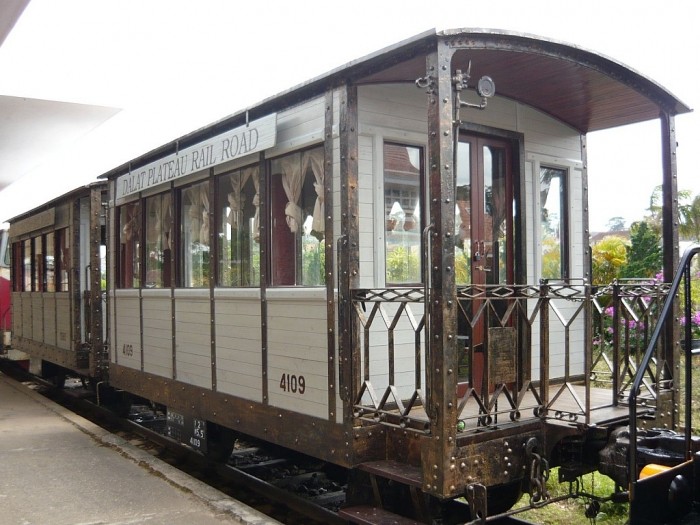 Việt Nam có một trong hai tuyến đường sắt thế giới chạy bằng bánh răng cưa, vượt miền duyên hải lên cao nguyên ở độ cao 1.500 m. Đó là tuyến đường nào?