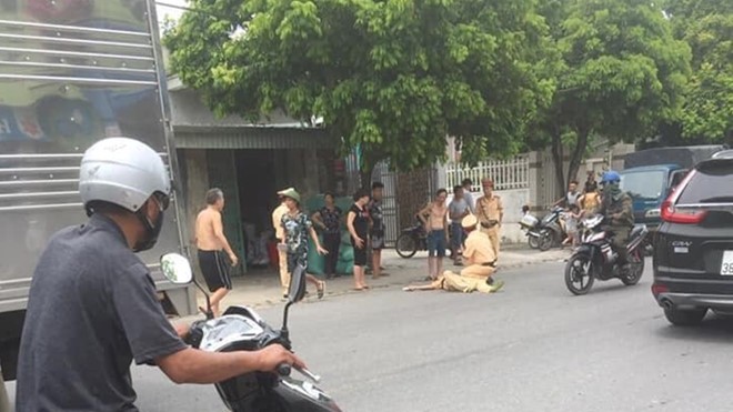 Quái xế 16 tuổi điều khiển xe máy tông hất tung cảnh sát giao thông ảnh 2