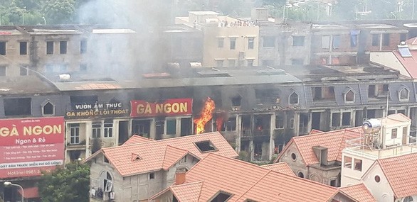 Cháy lớn tại dãy nhà liền kề thuộc Thiên đường Bảo Sơn ảnh 1