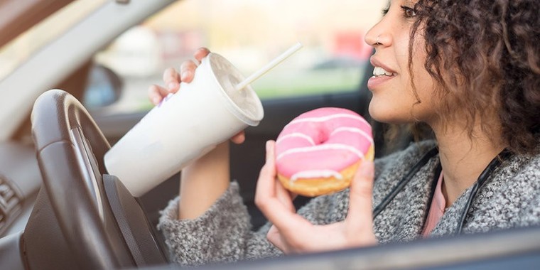 Thực phẩm nào không nên dùng cho người bị say tàu, xe?