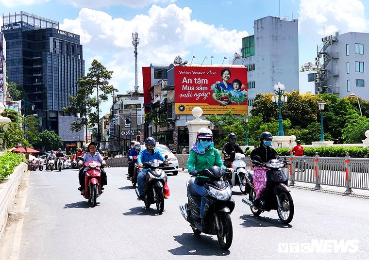 Nắng nóng tiềm ẩn nhiều nguy cơ gây hại cho sức khỏe ảnh 2