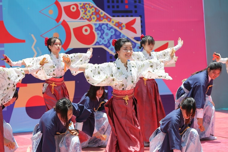 Bắt gặp gia đình Xoài, Thắng Cuội tại Lễ hội mặt trời mọc Sun World Halong Complex ảnh 7