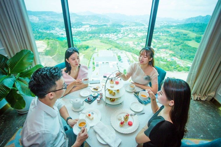 Thú vui ‘sang chảnh’ mới ở Hạ Long: Thưởng trà từ độ cao 100m ảnh 2