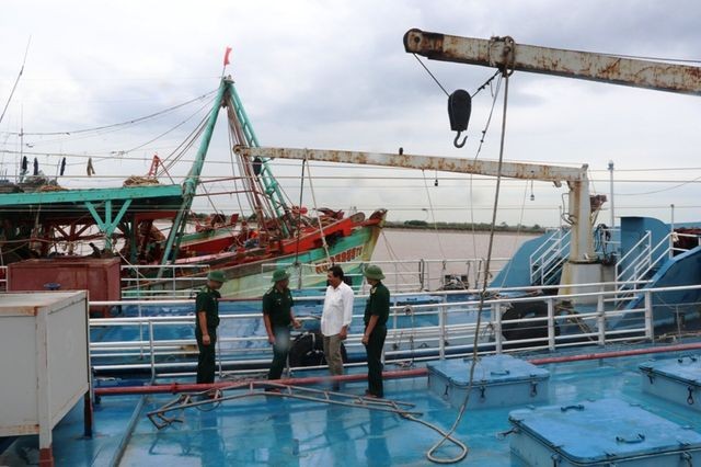 Bố trí tàu, ôtô và huy động hàng trăm chiến sĩ sẵn sàng ứng phó bão số 3 ảnh 3