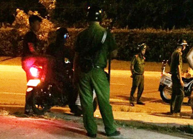 Cảnh sát nổ súng khống chế nhóm người quậy phá ở Phú Quốc ảnh 1