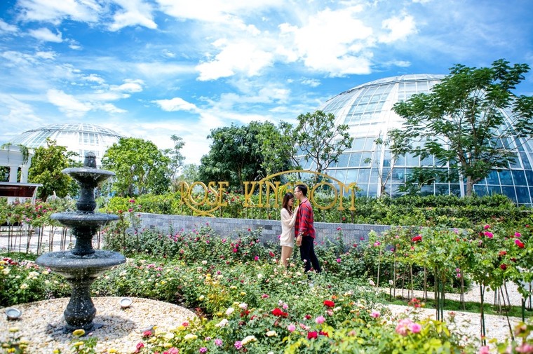 Vượt biển khám phá Vương quốc hoa hồng - Trải nghiệm mới cực ngọt ngào tại Nha Trang ảnh 1