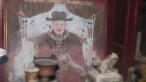 Vị trạng nguyên nổi tiếng nào rất được vua Lê Thánh Tông yêu mến nhờ tài năng và đức độ, khi chết được vua làm thơ khóc?