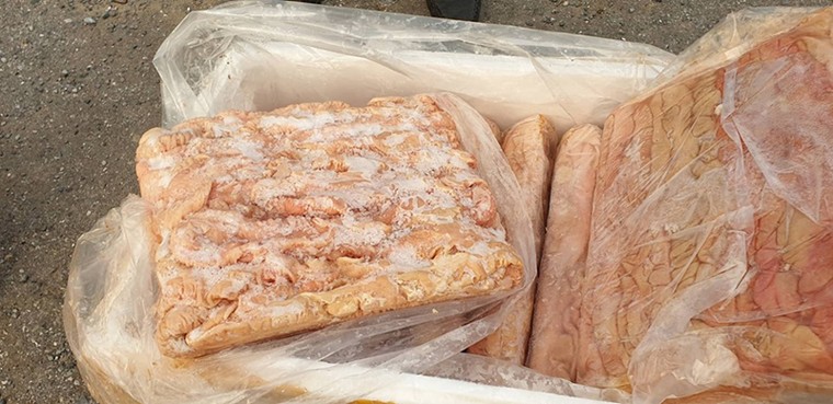 Truy bắt gần 30 tấn nội tạng thối đang trên đường đi tiêu thụ ảnh 3