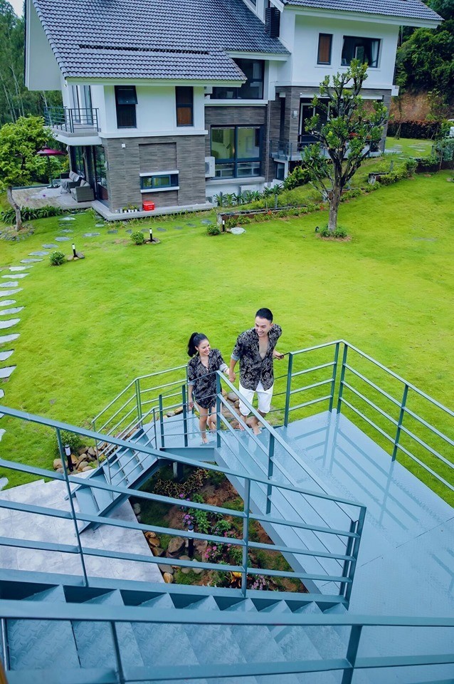 Dũng 'Về nhà đi con' lần đầu công khai tình tứ với bạn gái nóng bỏng sau ba năm ly hôn ảnh 9