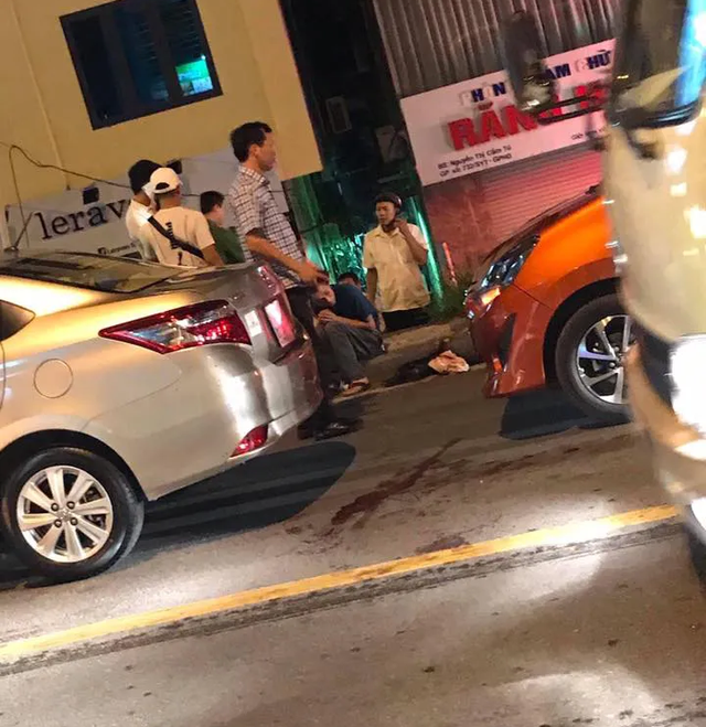 Sau va chạm giao thông, người đàn ông rút dao đâm đối phương gục tại chỗ ảnh 1