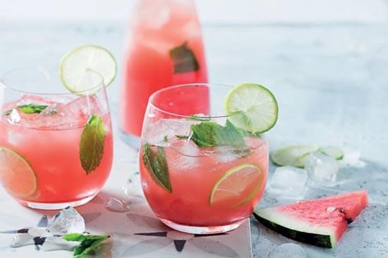 Ai không nên ăn dưa hấu?