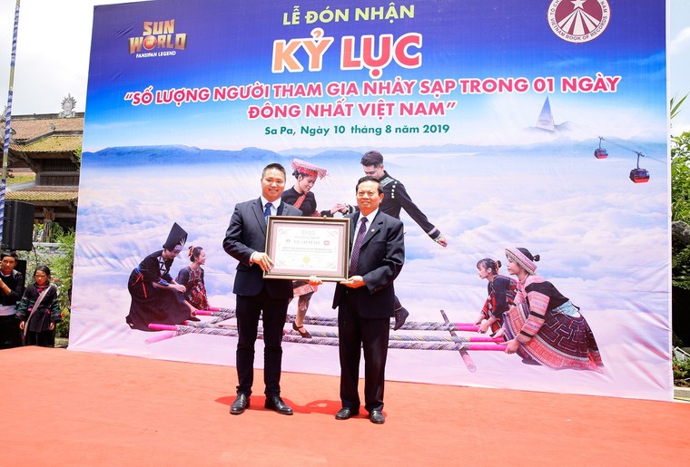Hơn 10.000 người tham gia nhảy sạp tại Fansipan, xác lập kỷ lục Việt Nam ảnh 1