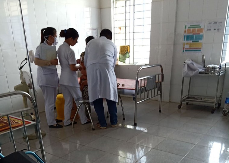 Bố mẹ cãi nhau, bé gái 2 tuổi phải khâu 12 mũi trên mặt ảnh 2