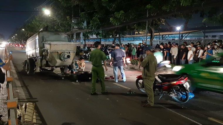 Tông xe vào máy đổ bê tông, 2 thanh niên tử vong tại chỗ ảnh 1