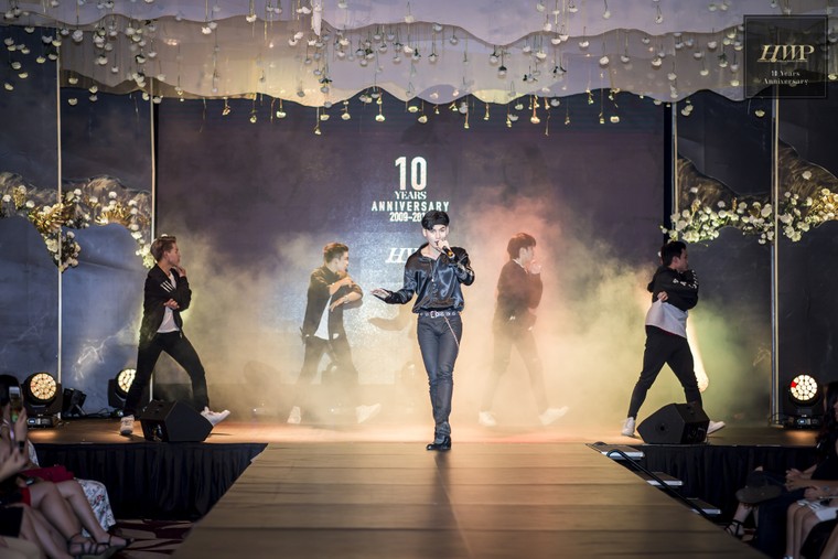 Xu hướng nào sẽ 'lên ngôi' trong mùa cưới năm nay? ảnh 2