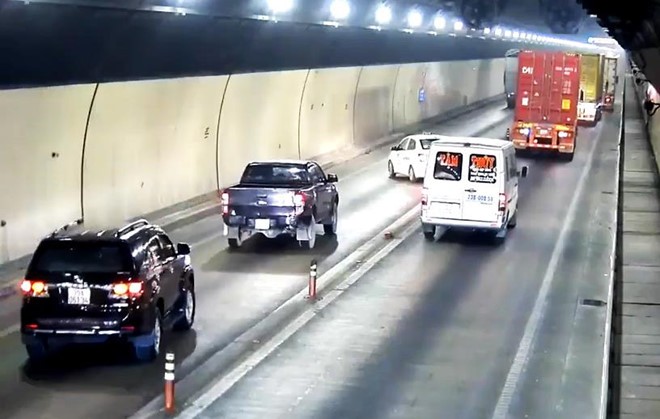 Đề nghị xử lý nghiêm những tài xế chạy ngược chiều trong hầm Hải Vân ảnh 1