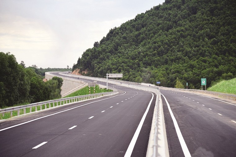 Thủ tướng chủ trì Hội nghị phát triển kinh tế miền Trung tại FLC Quy Nhơn ảnh 3