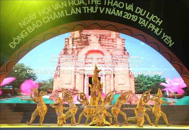 Rực rỡ sắc màu ngày hội văn hoá của đồng bào Chăm ảnh 1