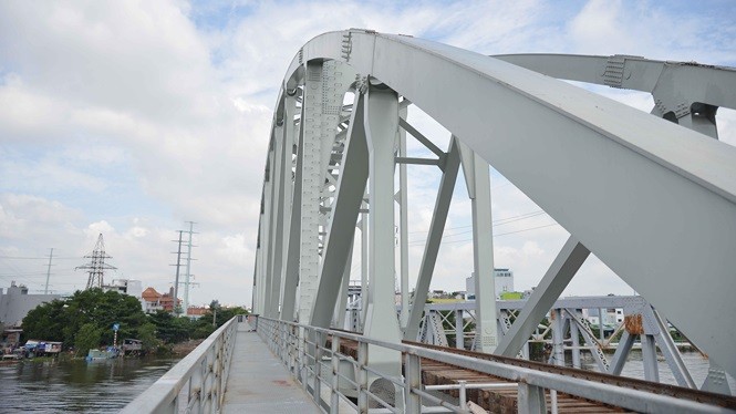 Cầu đường sắt trăm tỷ ở Sài Gòn trước ngày thông xe ảnh 10