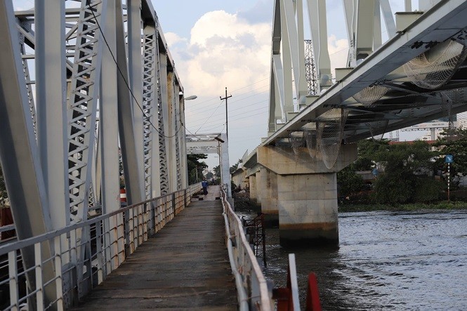 Cầu đường sắt trăm tỷ ở Sài Gòn trước ngày thông xe ảnh 5