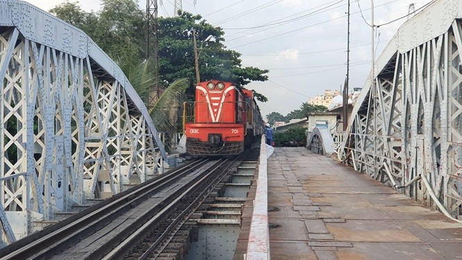 Cầu đường sắt trăm tỷ ở Sài Gòn trước ngày thông xe ảnh 8