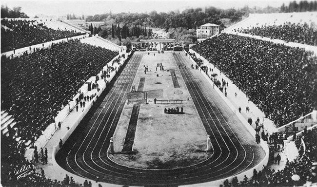 Thế vận hội cổ đại đầu tiên được tổ chức vào khi nào?