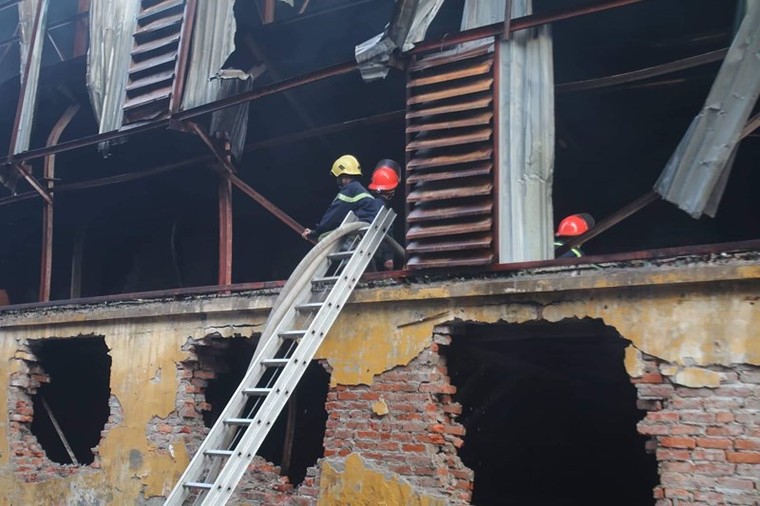 Còn lại gì sau vụ cháy Công ty bóng đèn phích nước Rạng Đông? ảnh 12