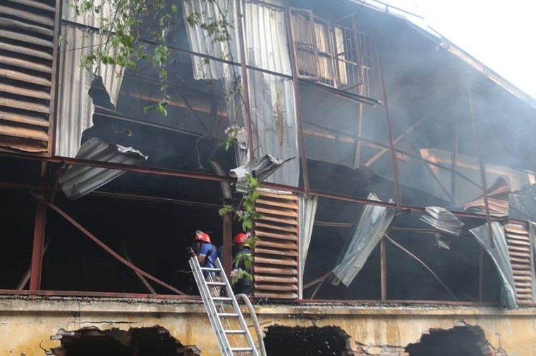 Còn lại gì sau vụ cháy Công ty bóng đèn phích nước Rạng Đông? ảnh 13