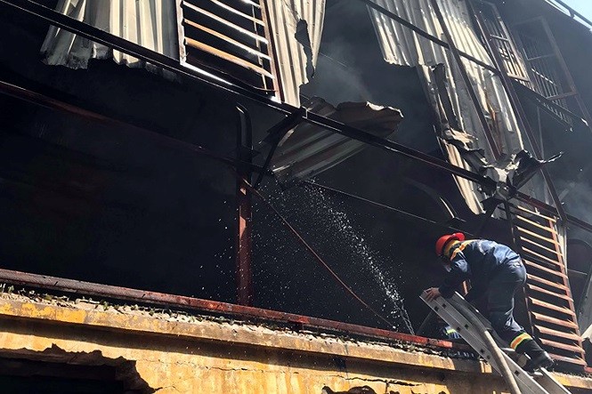 Còn lại gì sau vụ cháy Công ty bóng đèn phích nước Rạng Đông? ảnh 7