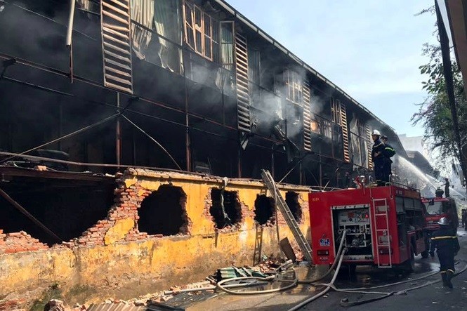 Còn lại gì sau vụ cháy Công ty bóng đèn phích nước Rạng Đông? ảnh 8