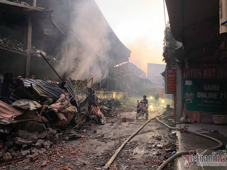 Còn lại gì sau vụ cháy Công ty bóng đèn phích nước Rạng Đông? ảnh 3