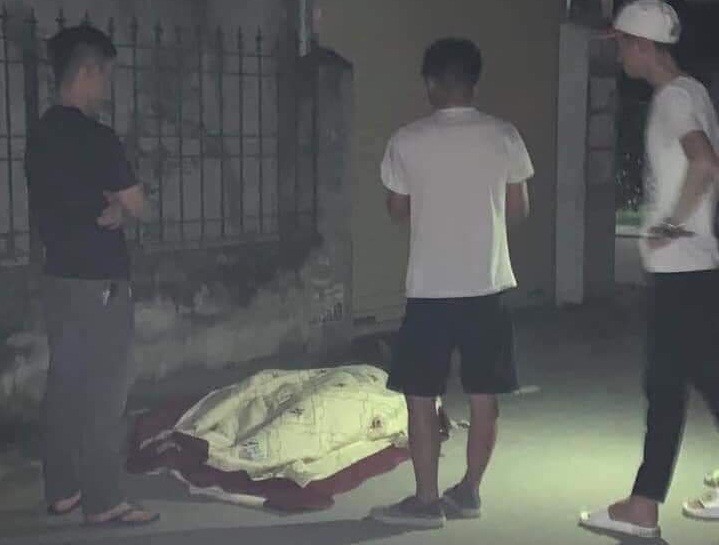 Làm rõ vụ nam thanh niên mang xe bò chở xác ‘bạn nghiện’ để ra đầu ngõ ảnh 1