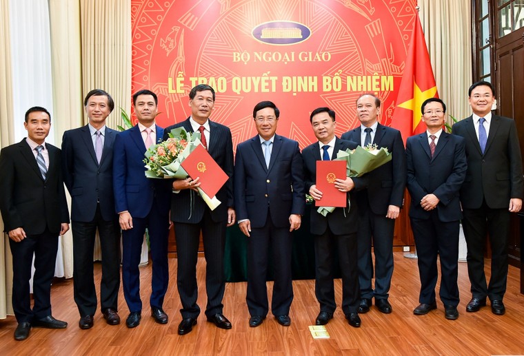 Phó Thủ tướng, Bộ trưởng Ngoại giao trao quyết định bổ nhiệm 2 Tổng Lãnh sự ảnh 3