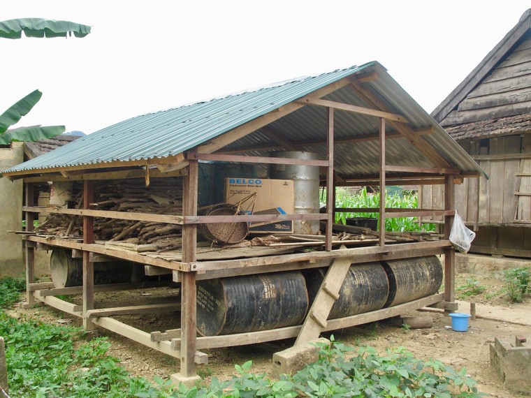 Nhà phao - 'vị thần' cứu cánh cho người dân vùng lũ ảnh 2