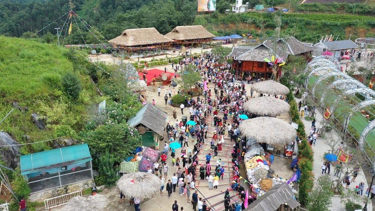 Vũ điệu trên mây và lối đi mới cho du lịch Tây Bắc ảnh 1