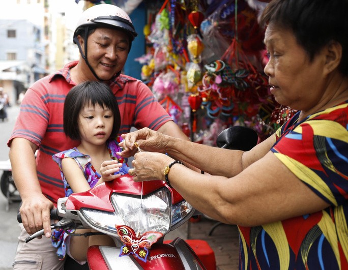 Lung linh sắc màu phố lồng đèn Lương Nhữ Học ảnh 10
