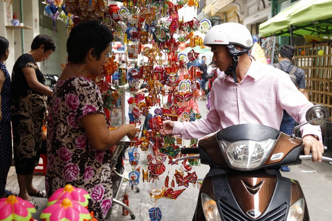 Lung linh sắc màu phố lồng đèn Lương Nhữ Học ảnh 9