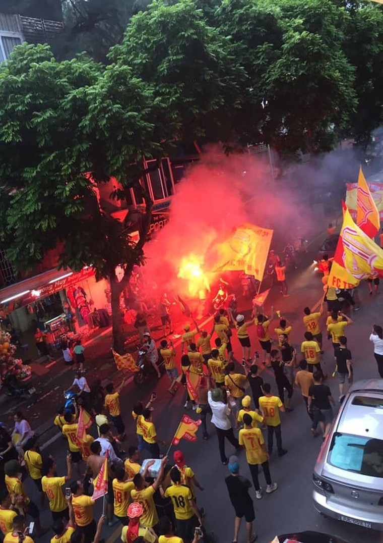 VPF lên tiếng sau sự cố pháo sáng khiến cổ động viên nữ nhập viện ảnh 5