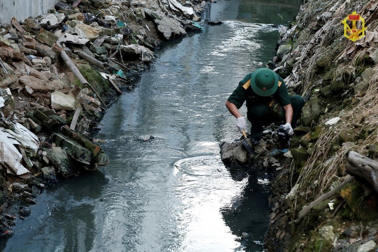 Bùn, nước thải quanh Công ty Rạng Đông sẽ được đưa đi đâu? ảnh 1