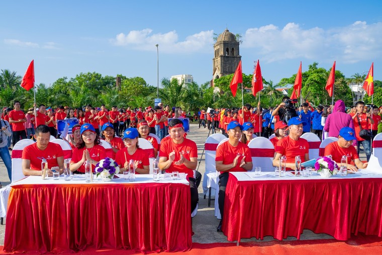 Quảng Bình: 1.000 thanh niên xung kích tham gia chiến dịch làm sạch biển ảnh 1