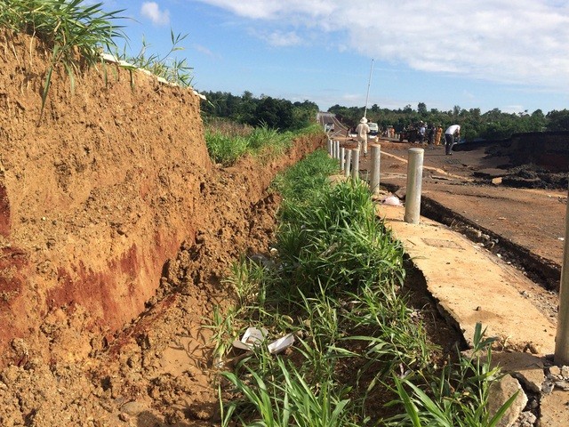 Toàn cảnh đoạn đường tránh 250 tỷ bị hư hỏng nghiêm trọng ảnh 6