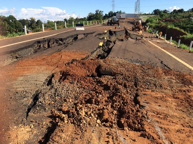 Toàn cảnh đoạn đường tránh 250 tỷ bị hư hỏng nghiêm trọng ảnh 7
