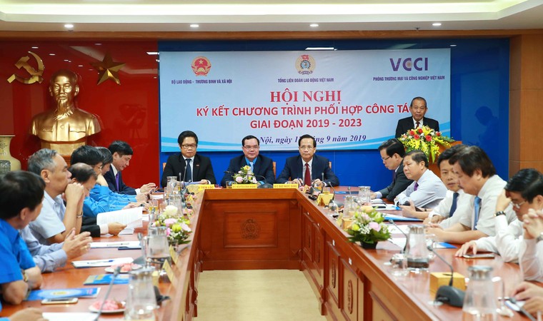Phó Thủ tướng Thường trực dự Lễ ký kết hợp tác về quan hệ lao động ảnh 1