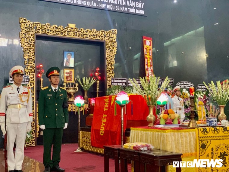 Những hình ảnh đẹp trong lễ tang của phi công huyền thoại Nguyễn Văn Bảy ảnh 2