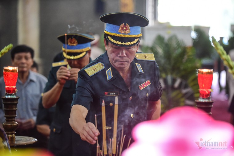 Những hình ảnh đẹp trong lễ tang của phi công huyền thoại Nguyễn Văn Bảy ảnh 5