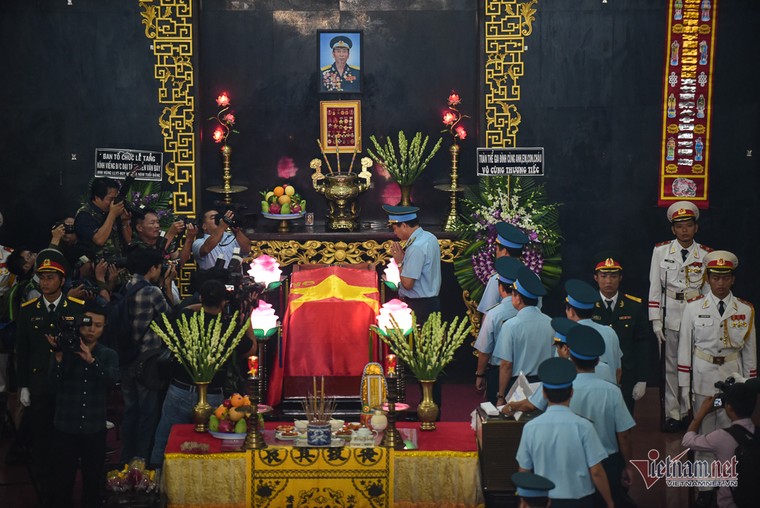 Những hình ảnh đẹp trong lễ tang của phi công huyền thoại Nguyễn Văn Bảy ảnh 7